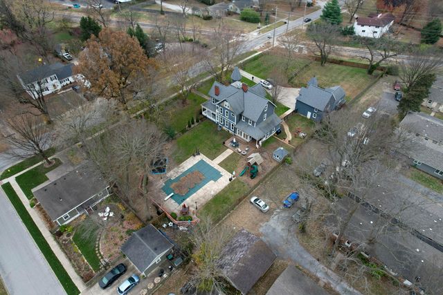 1435 E Walnut Street, Springfield, MO 65802