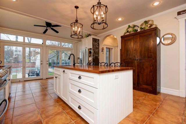 1435 E Walnut Street, Springfield, MO 65802