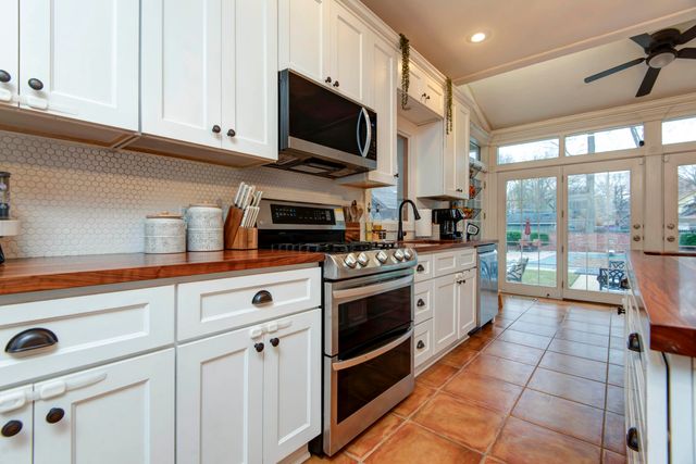 1435 E Walnut Street, Springfield, MO 65802