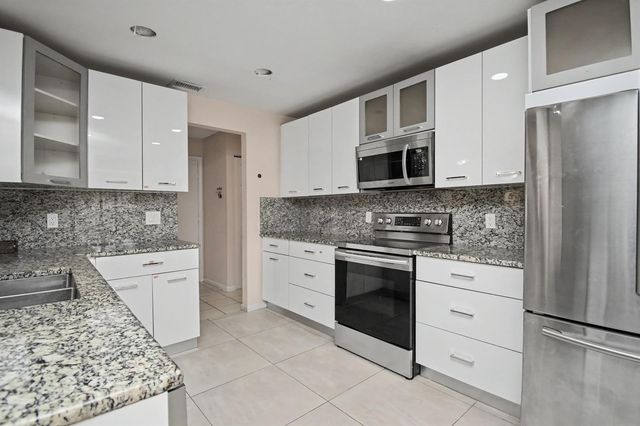 7986 Palacio Del Mar Drive, Boca Raton, FL 33433