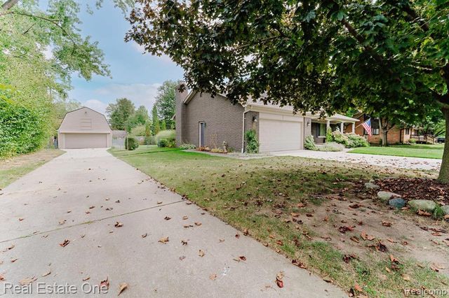 5374 Daniels Drive, Troy, MI 48098