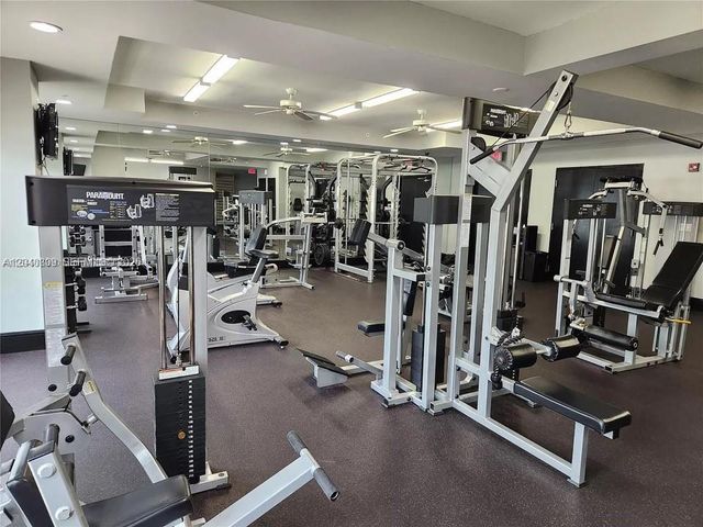 3001 NE 185th St 123, Aventura, FL 33180