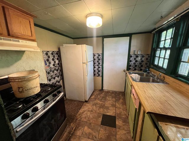 2809 PARKLAWN AVENUE SW, Birmingham, AL 35211