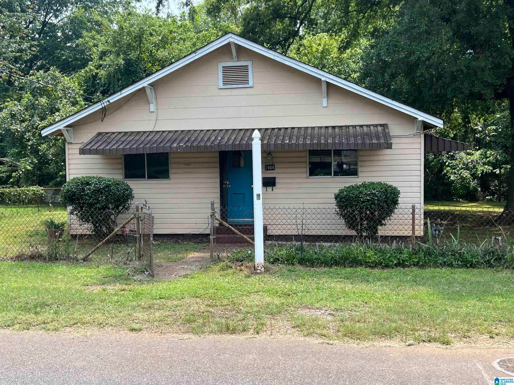2809 PARKLAWN AVENUE SW, Birmingham, AL 35211