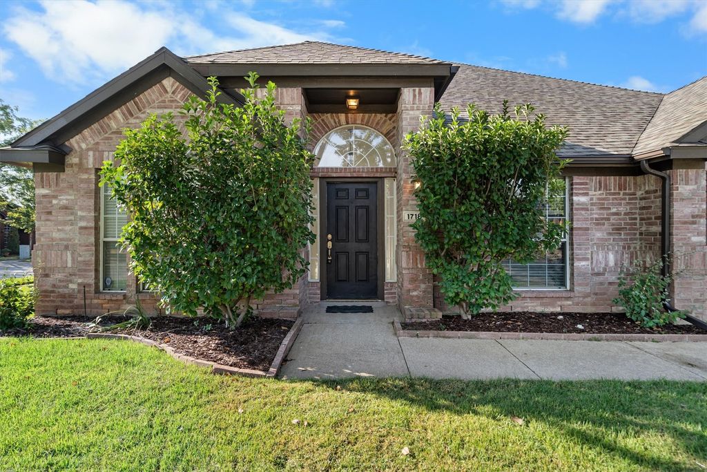 1718 Falcon Drive, Corinth, TX 76210 — photo 4