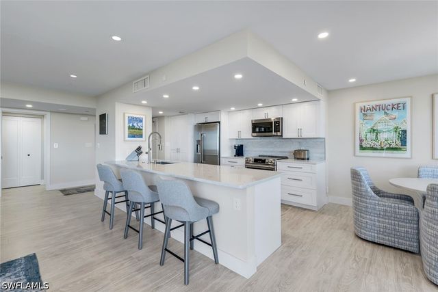 6101 Pelican Bay BLVD 305, Naples, FL 34108