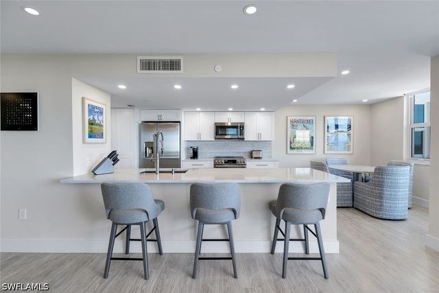 6101 Pelican Bay BLVD 305, Naples, FL 34108