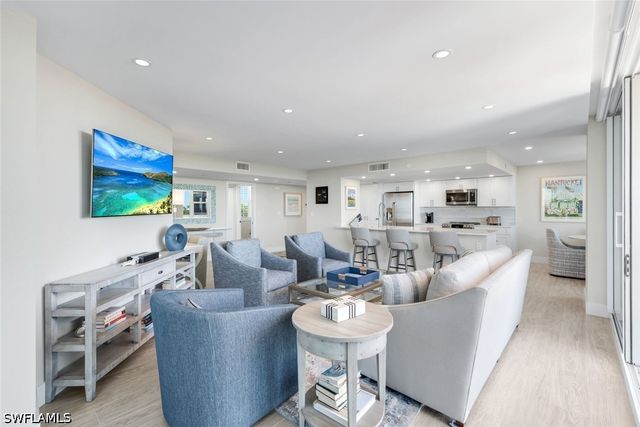 6101 Pelican Bay BLVD 305, Naples, FL 34108