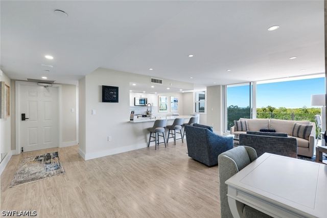 6101 Pelican Bay BLVD 305, Naples, FL 34108