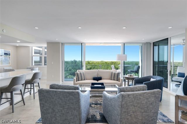 6101 Pelican Bay BLVD 305, Naples, FL 34108