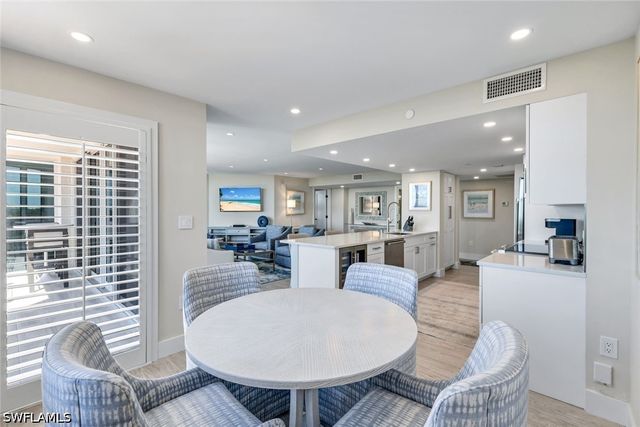 6101 Pelican Bay BLVD 305, Naples, FL 34108