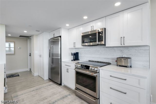 6101 Pelican Bay BLVD 305, Naples, FL 34108