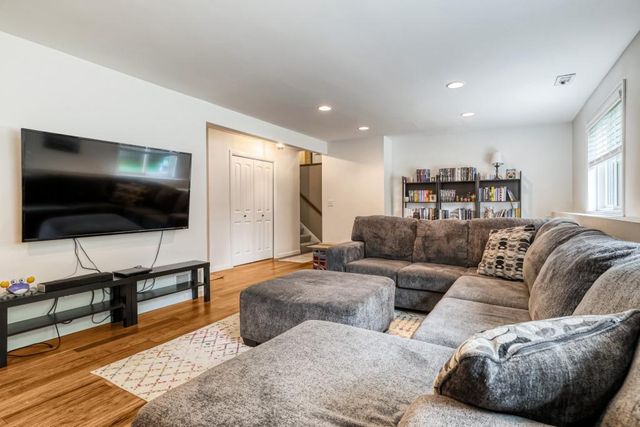 9182 Jergen Bay S, Cottage Grove, MN 55016