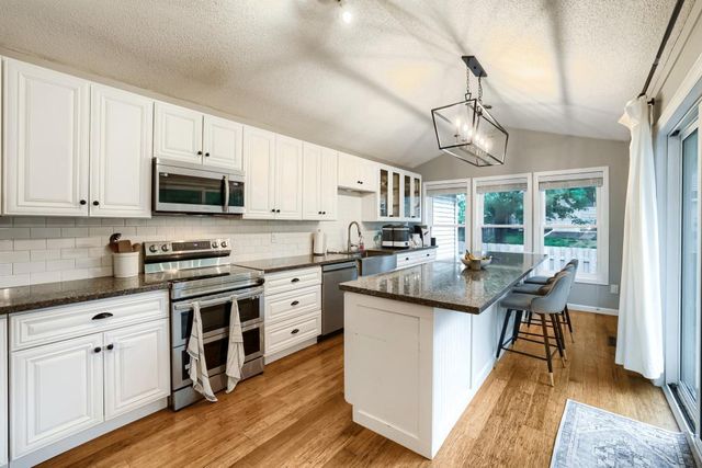 9182 Jergen Bay S, Cottage Grove, MN 55016