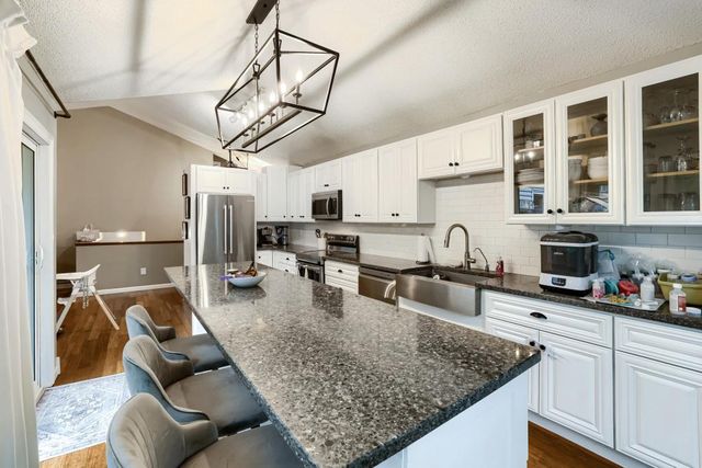 9182 Jergen Bay S, Cottage Grove, MN 55016