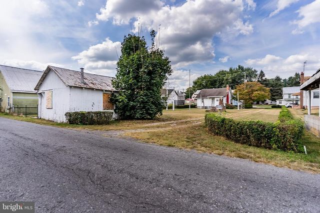 420 CHESTNUT STREET, Mount Holly Springs, PA 17065