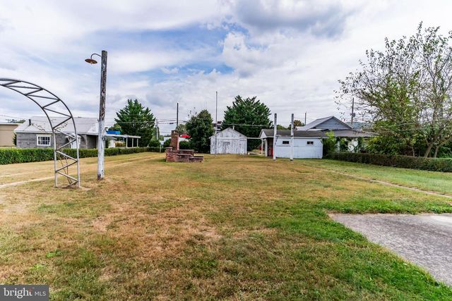 420 CHESTNUT STREET, Mount Holly Springs, PA 17065