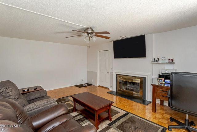 29642 E River Road, Perrysburg, OH 43551