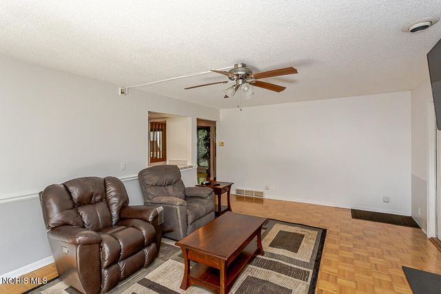 29642 E River Road, Perrysburg, OH 43551