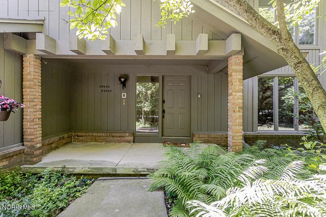 29642 E River Road, Perrysburg, OH 43551