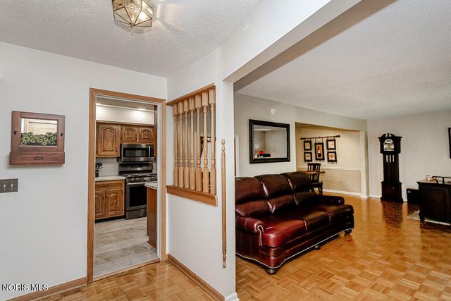 29642 E River Road, Perrysburg, OH 43551