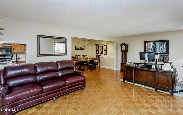 29642 E River Road, Perrysburg, OH 43551
