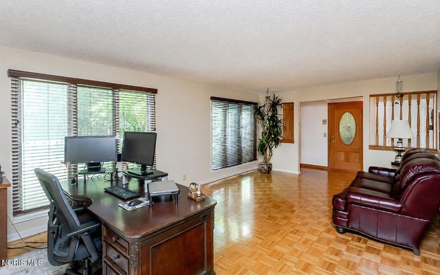 29642 E River Road, Perrysburg, OH 43551