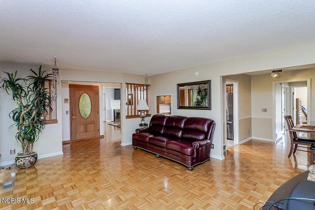 29642 E River Road, Perrysburg, OH 43551
