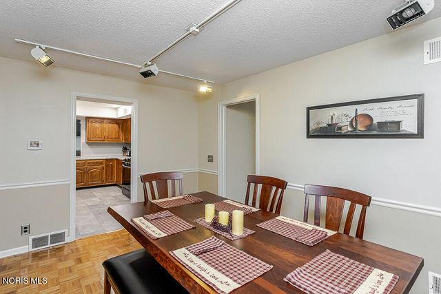 29642 E River Road, Perrysburg, OH 43551