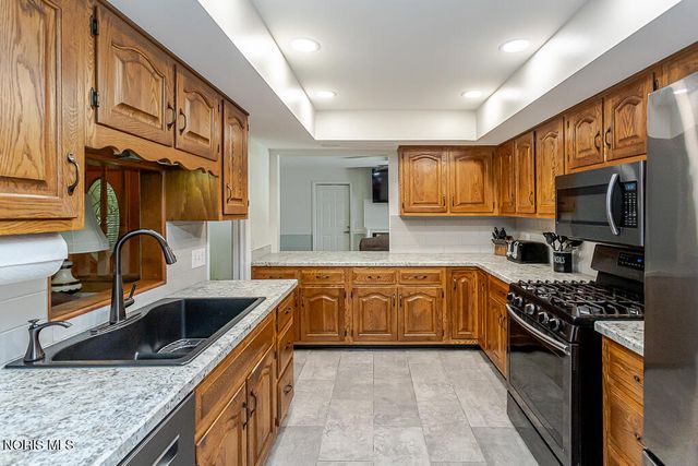 29642 E River Road, Perrysburg, OH 43551