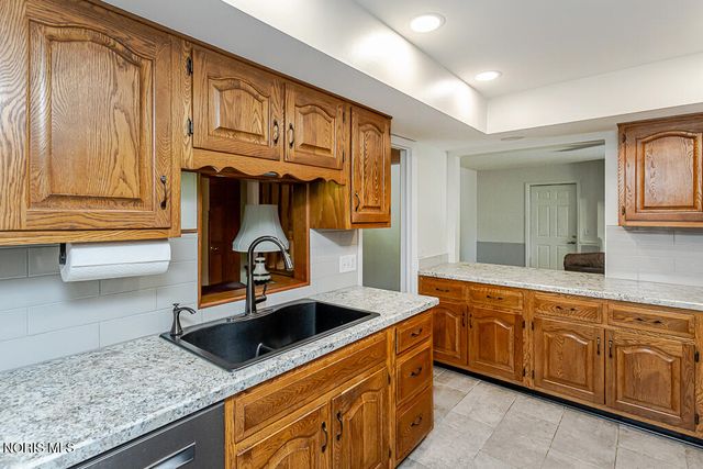 29642 E River Road, Perrysburg, OH 43551