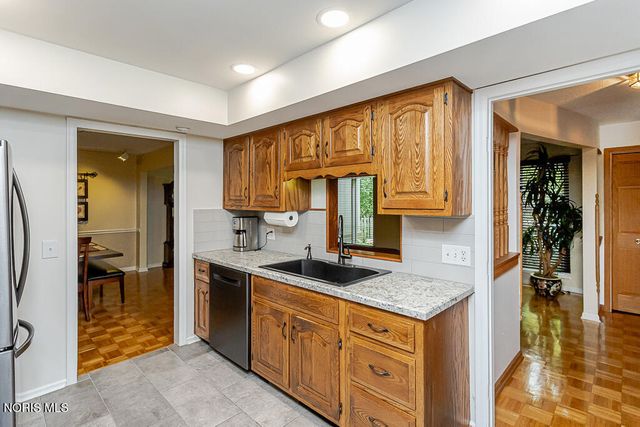 29642 E River Road, Perrysburg, OH 43551
