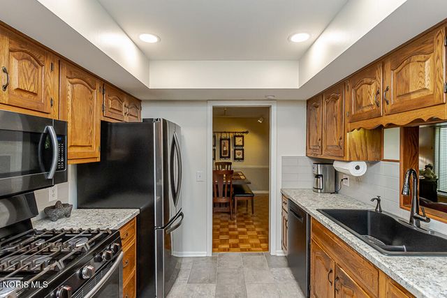 29642 E River Road, Perrysburg, OH 43551