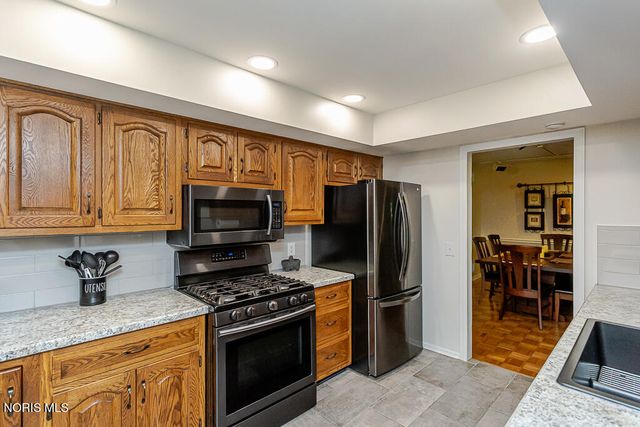 29642 E River Road, Perrysburg, OH 43551