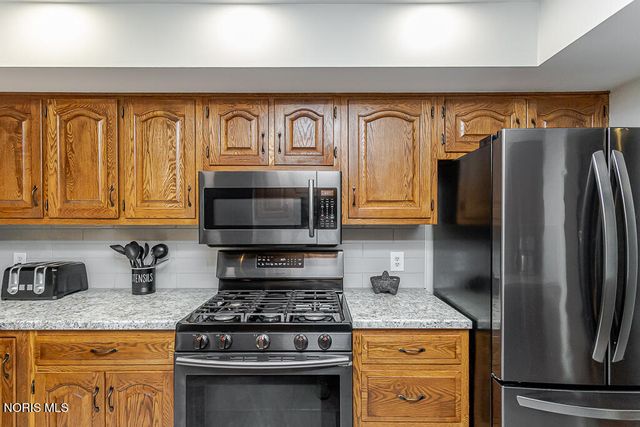 29642 E River Road, Perrysburg, OH 43551