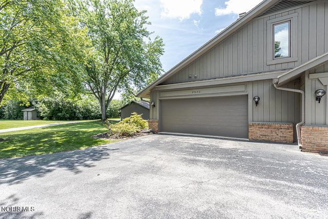 29642 E River Road, Perrysburg, OH 43551