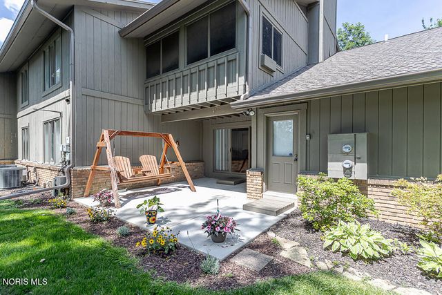 29642 E River Road, Perrysburg, OH 43551