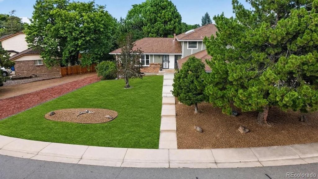 Image 2 of property listing at 3053 E Phillips Drive, Centennial, CO 80122