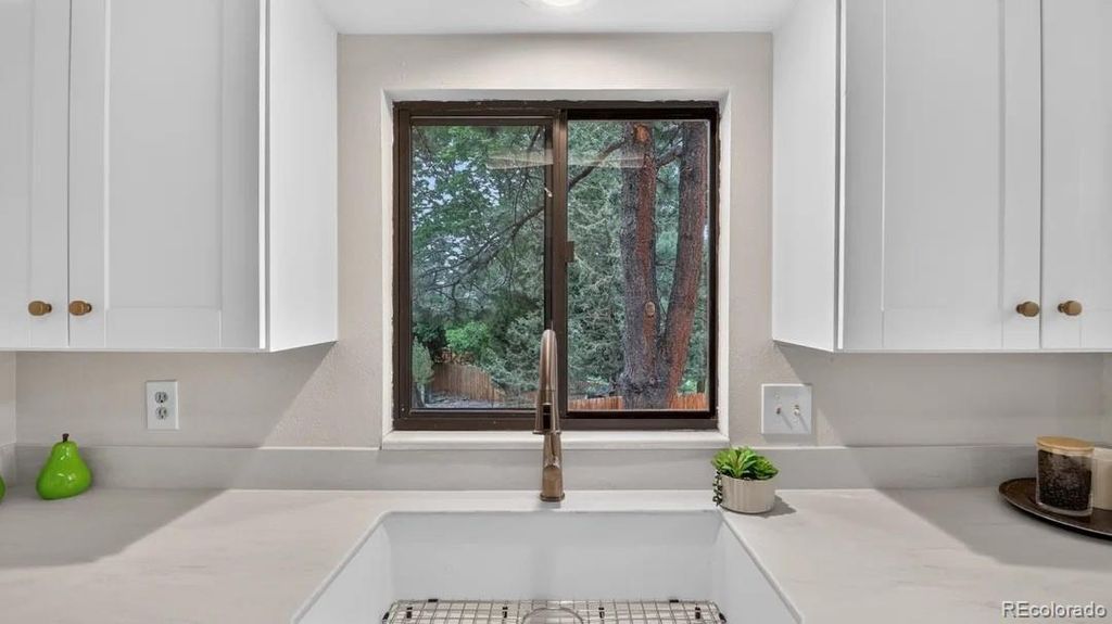 Image 11 of property listing at 3053 E Phillips Drive, Centennial, CO 80122