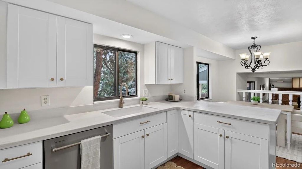 Image 9 of property listing at 3053 E Phillips Drive, Centennial, CO 80122