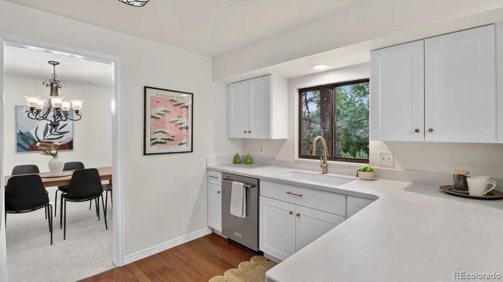 Image 10 of property listing at 3053 E Phillips Drive, Centennial, CO 80122