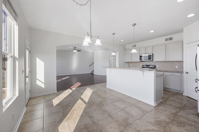 1057 Oakhall Dr, Mount Juliet, TN 37122