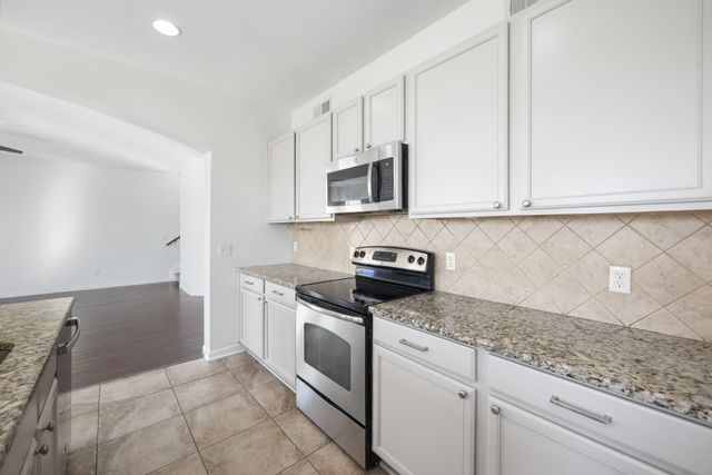 1057 Oakhall Dr, Mount Juliet, TN 37122