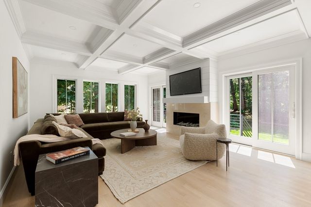 22 Constitution Rd, Lexington, MA 02421