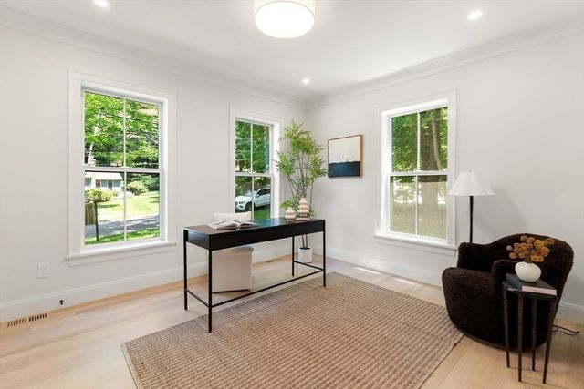 22 Constitution Rd, Lexington, MA 02421