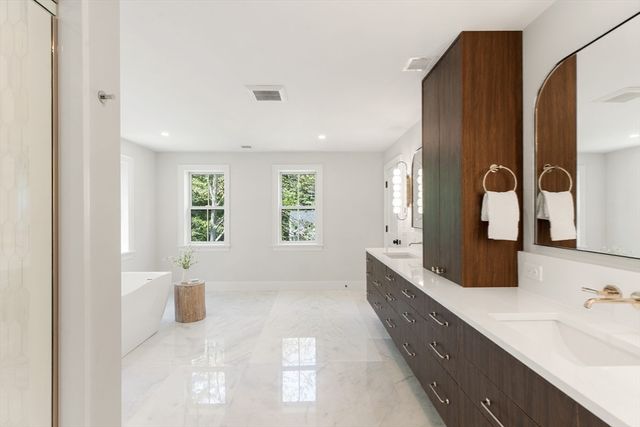 22 Constitution Rd, Lexington, MA 02421
