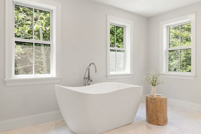 22 Constitution Rd, Lexington, MA 02421