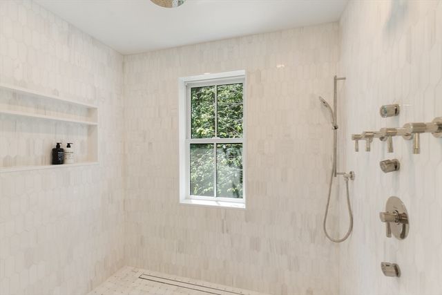 22 Constitution Rd, Lexington, MA 02421