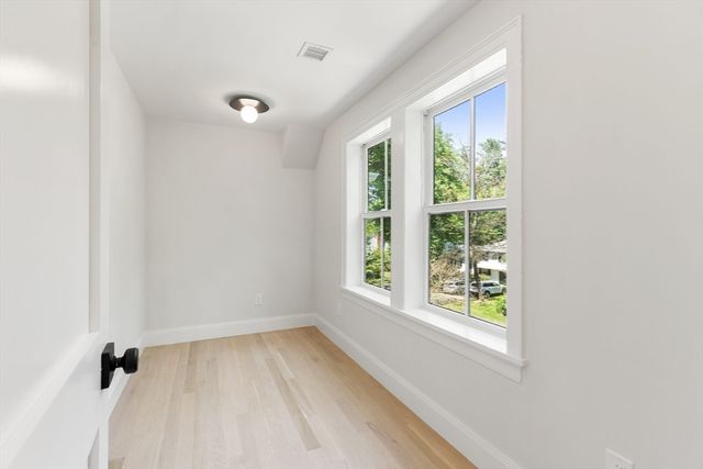 22 Constitution Rd, Lexington, MA 02421