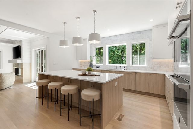22 Constitution Rd, Lexington, MA 02421